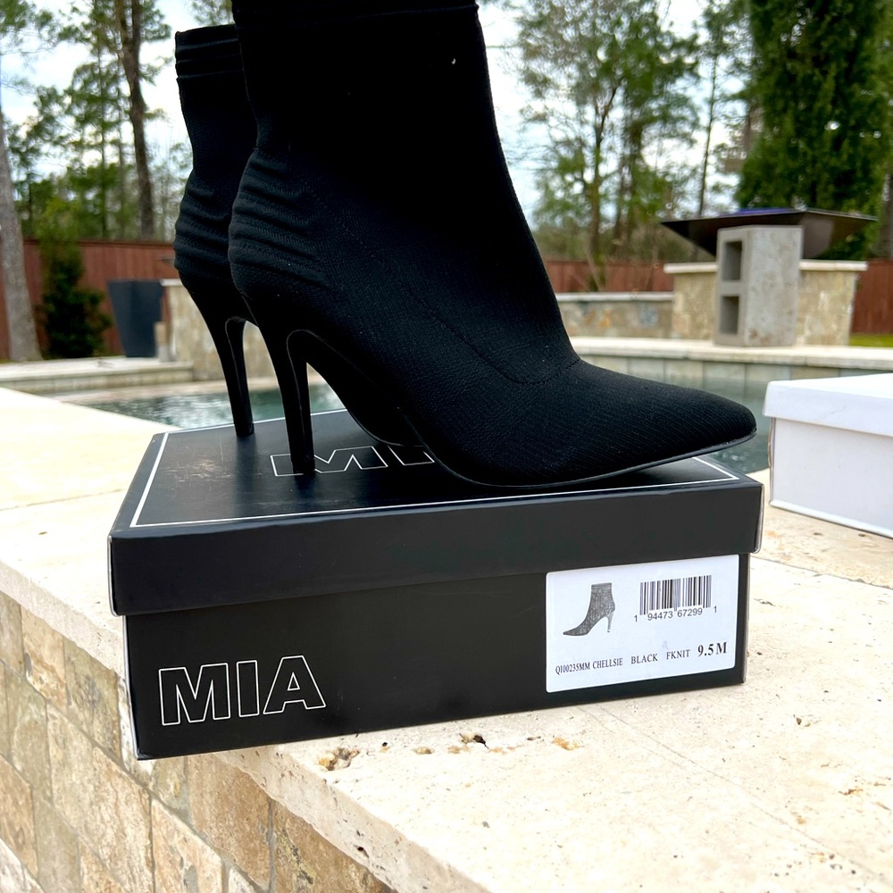 Mia Womens Black Knit Ankle Stilettos Sock Boot Shoes BHFO 4844 Size 9.5 New
